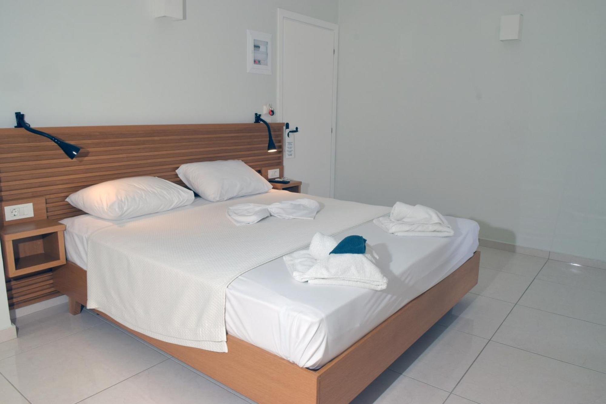 Mithos Premium Rooms Agia Marina Zewnętrze zdjęcie